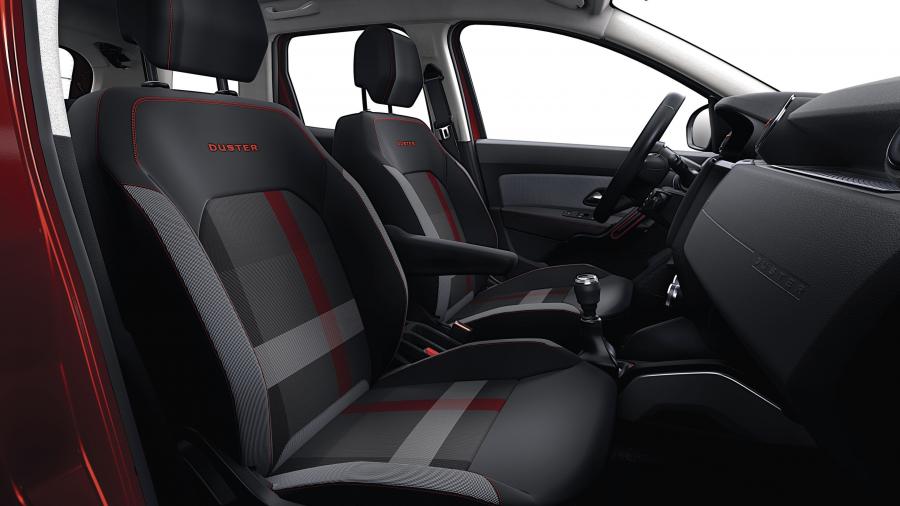 Интерьер Dacia Duster Techroad 2019 года  (фото 3 из 8)